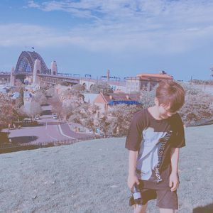 母狗跪地被打耳光
