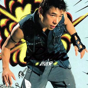 母狗跪地被打耳光
